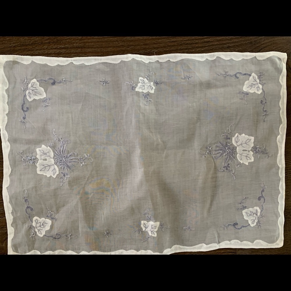 White Floral Embroidered Table Linens Set - Picture 3 of 6
